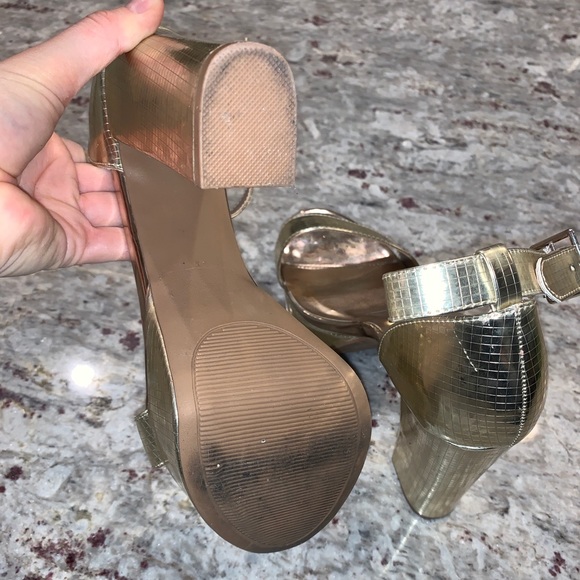 Charlotte Russe Gold Disco Platform Heels - Picture 4 of 4